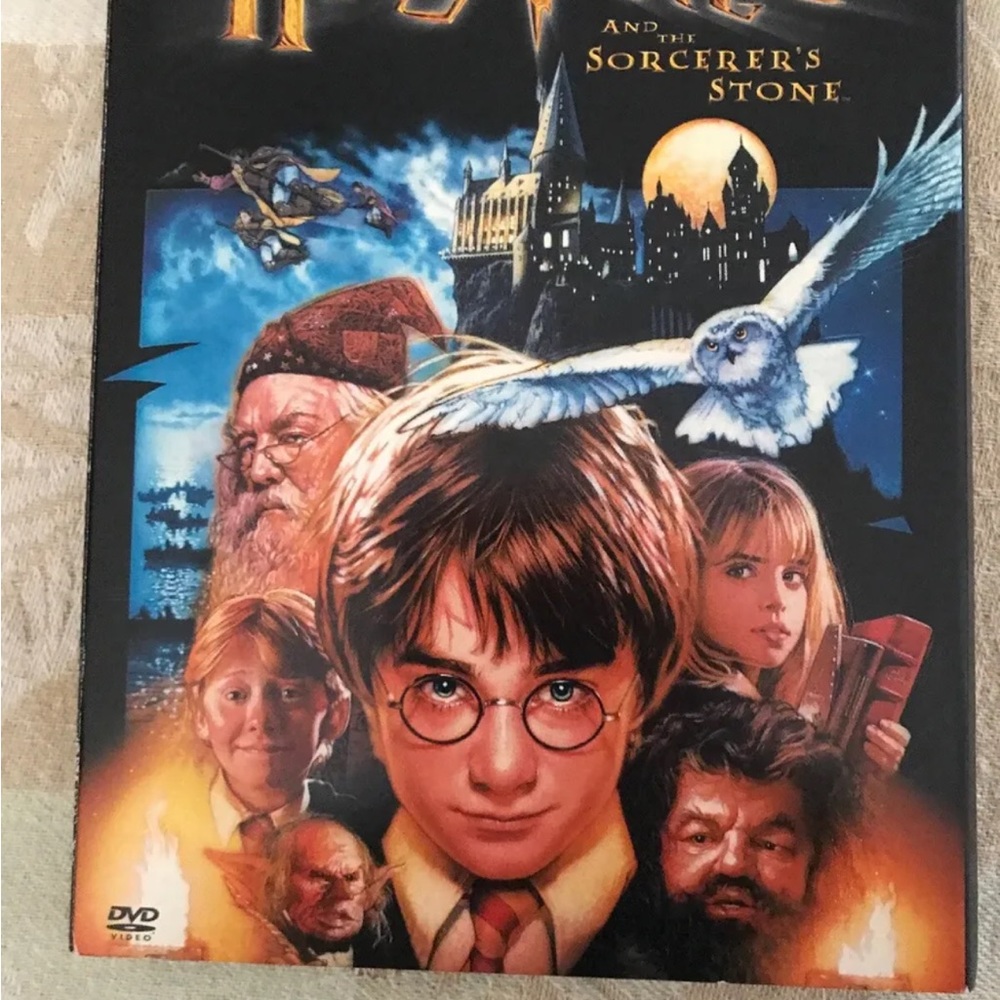 HARRY POTTER AND & THE SORCERER'S STONE (DVD SET).